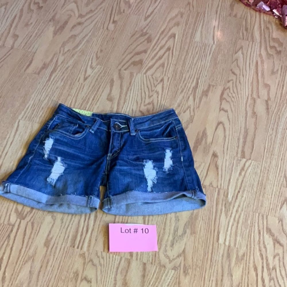 MACHINE BRAND distressed denim shorts in size small with roll up cuff